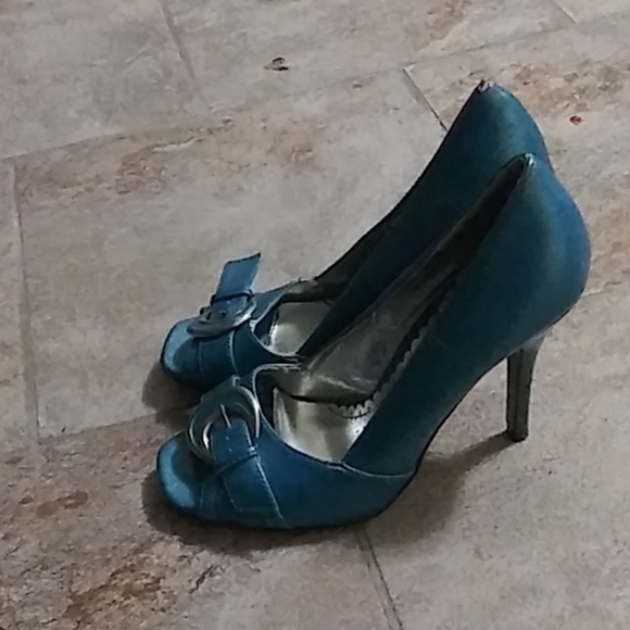 Heals - Picture 2 of 2